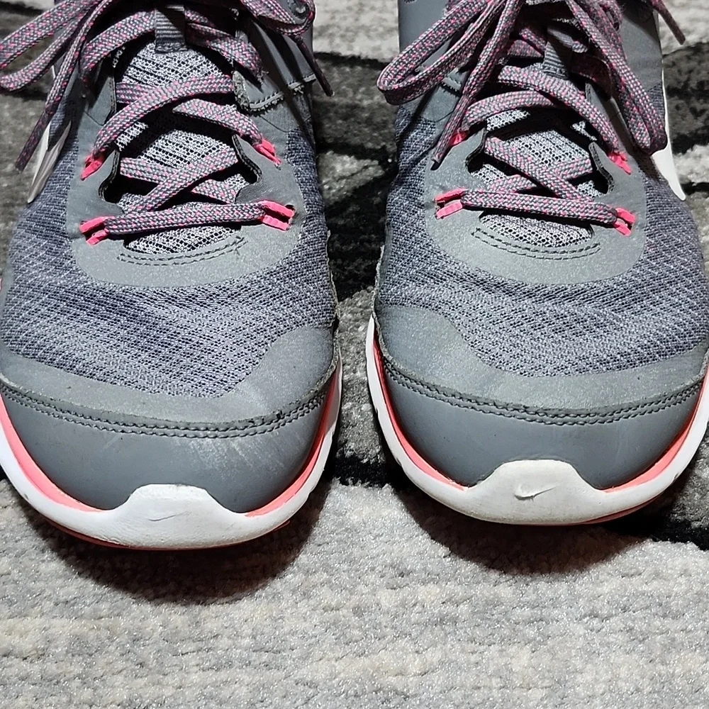 NIKE FLEX TRAINER 5 GRAY & PINK WHITE SWOOSH ATHLETIC SHOES 9.5